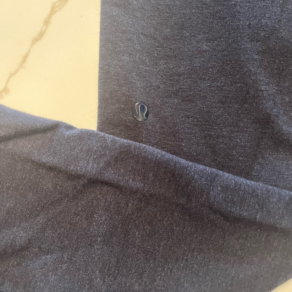 Lululemon pants, pull on smooth fit, pockets in front and back, navy, size 8 - Picture 3 of 5